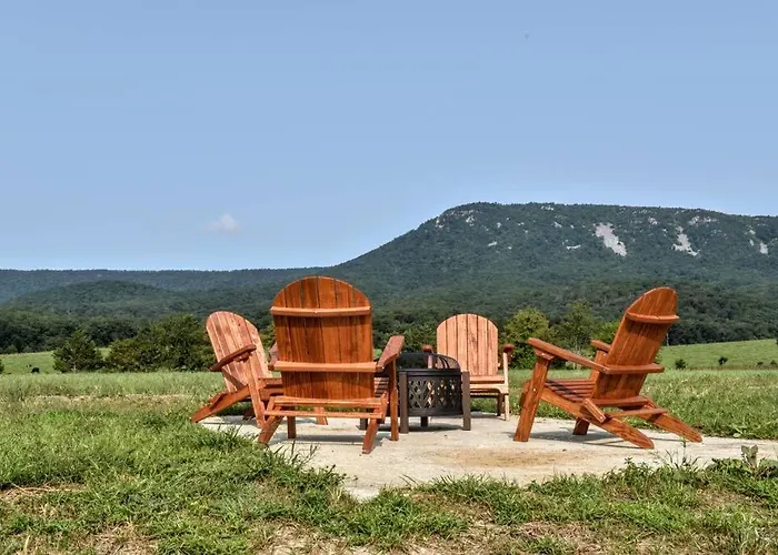 Holly Tree Retreat Located In Beautiful Luray, Va.