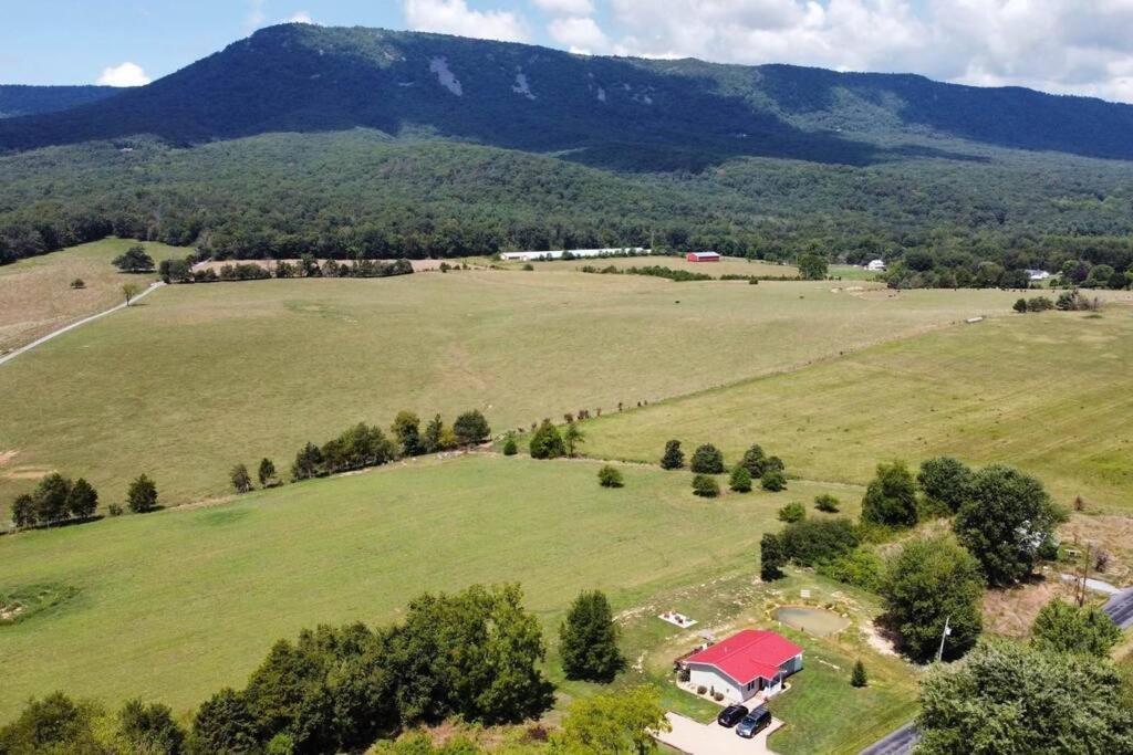 Holly Tree Retreat Located In Beautiful Luray, Va. * Luray